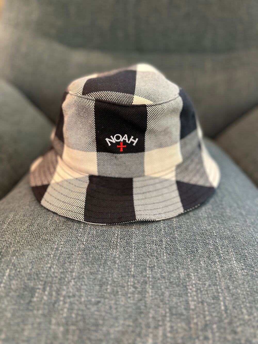 NOAH White/Black Buffalo Checkered Bucket Hat, Size S/M